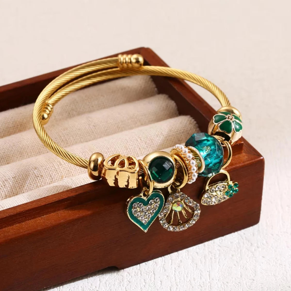 Bracelete Multi Elementos Dourado